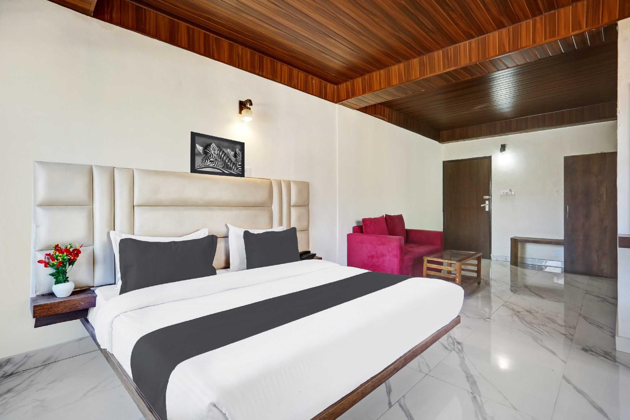 Townhouse Oak Kachighati ISBT Shimla Classic Triple Room