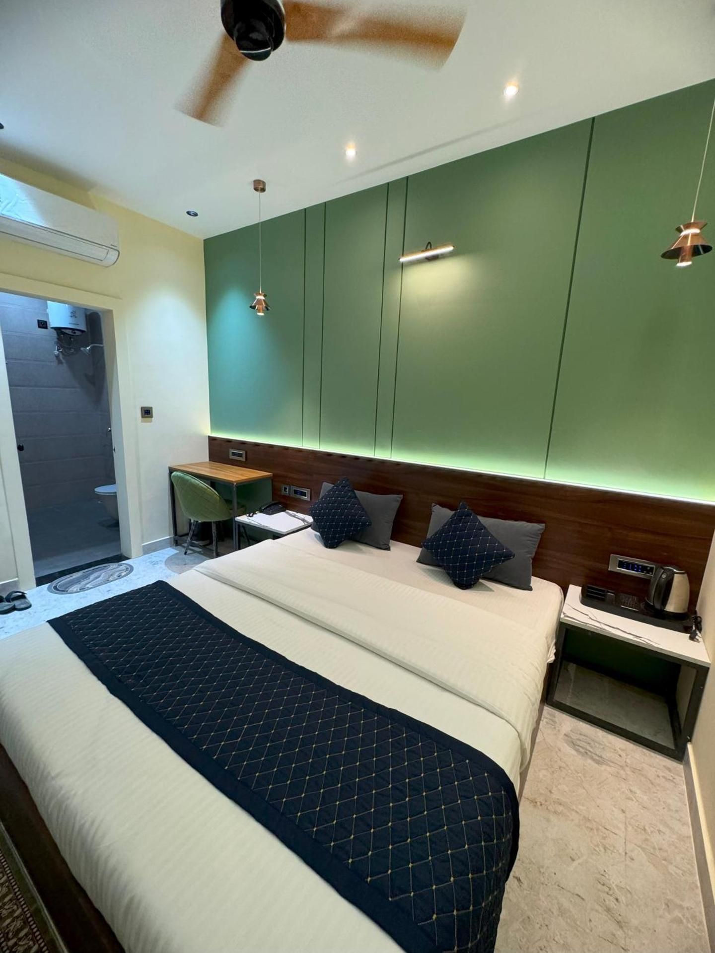 Hotel Ambassador Varanasi Deluxe Room