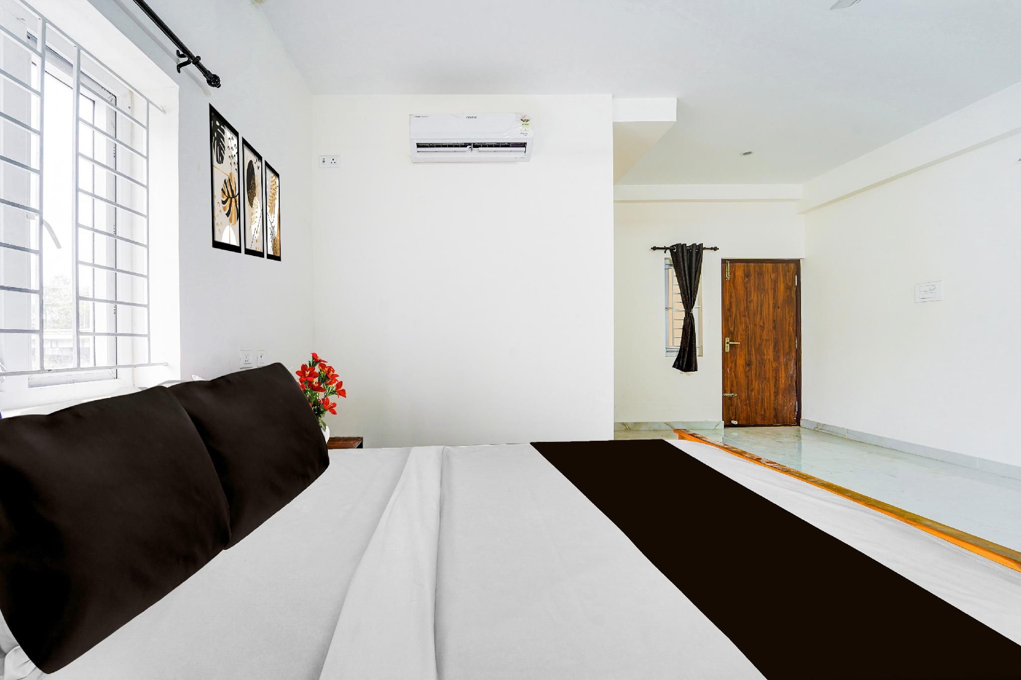 Super Collection O RS Puram North Railway Station Formerly RG Residency Standard Double Room 3