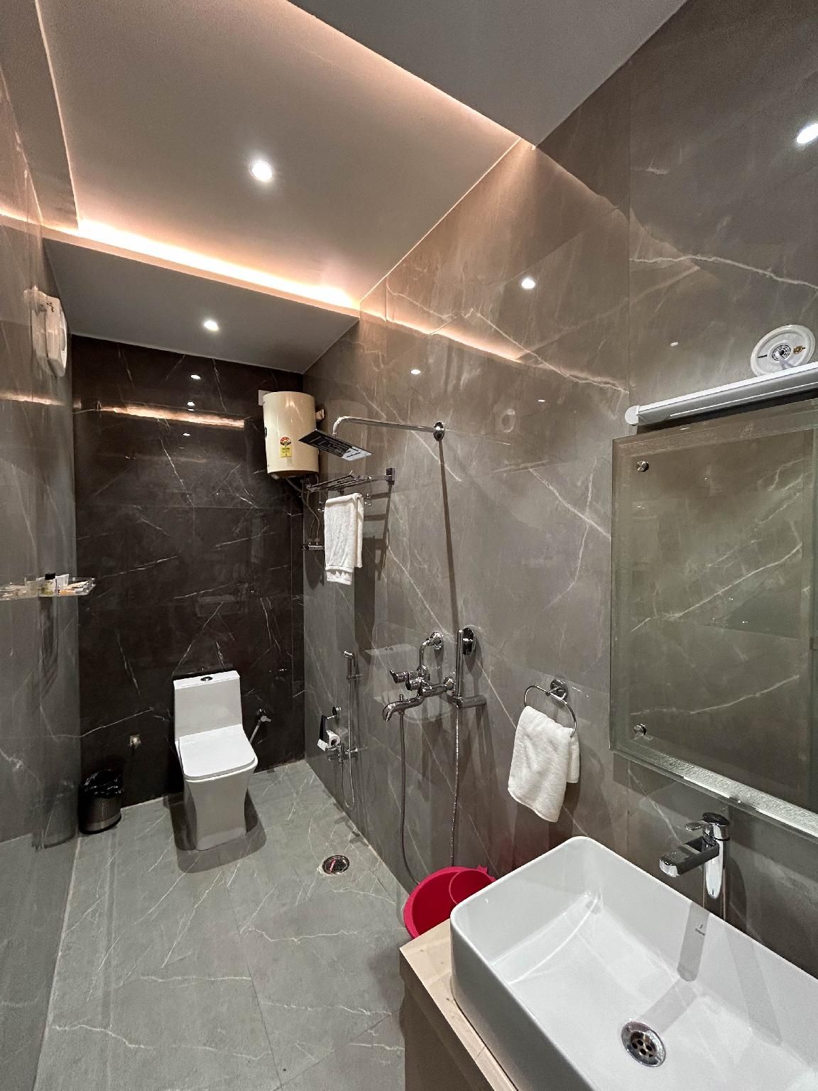 Golden Grove Homestay Super Deluxe Room with Balcony 2