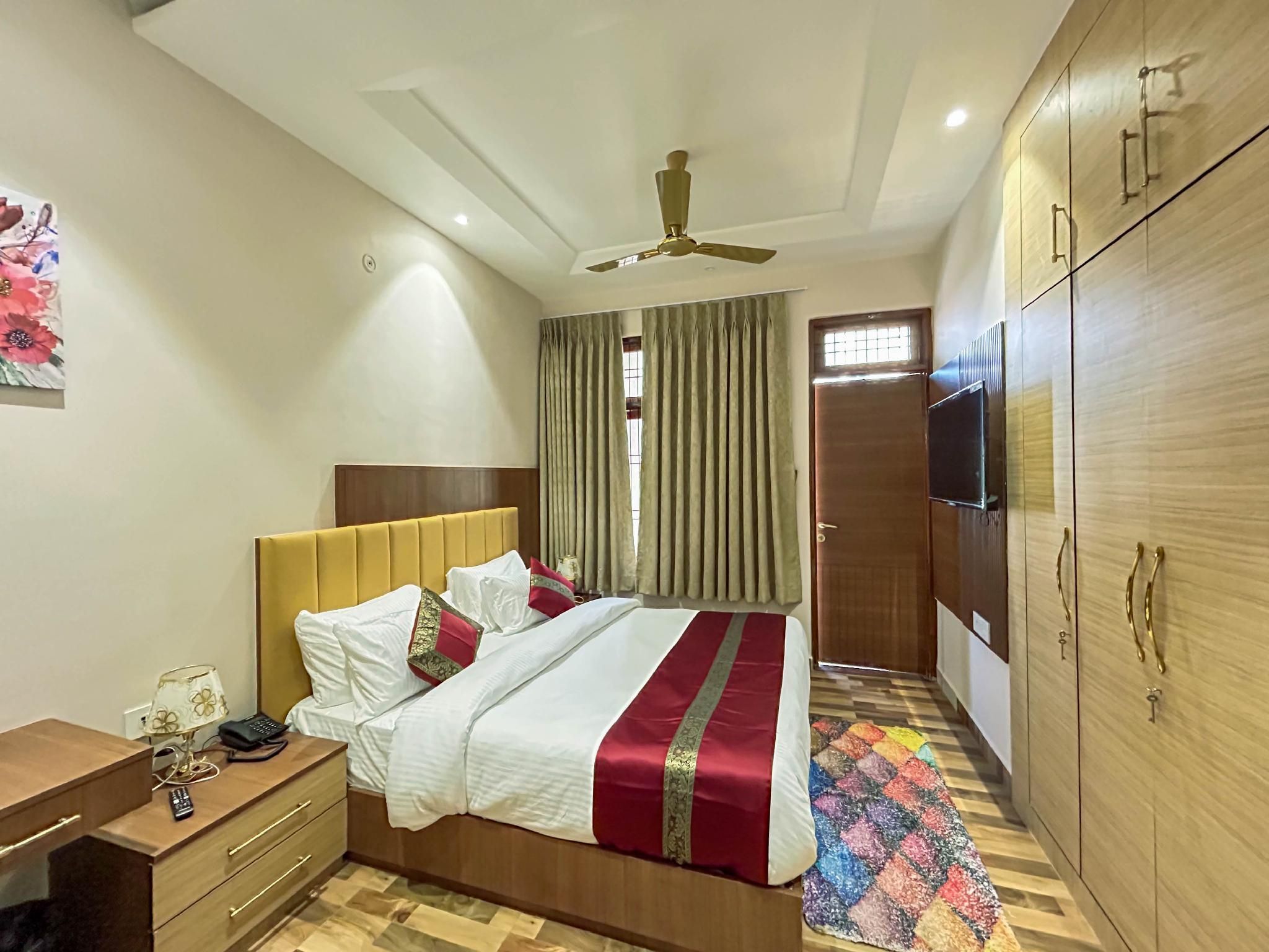Golden Grove Homestay Super Deluxe Room with Balcony