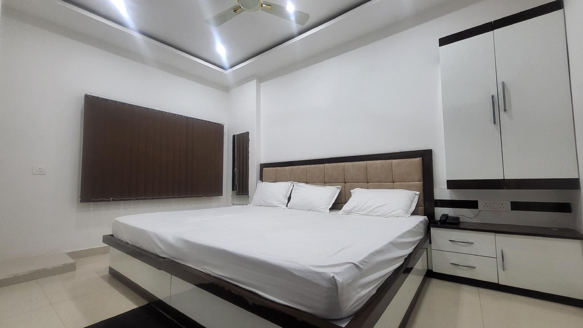 Saraswati Grand Triple Bed Room With Air Conditioning 2