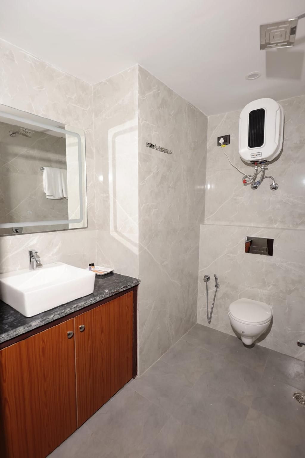 Hotel White Castle Deluxe Room 3