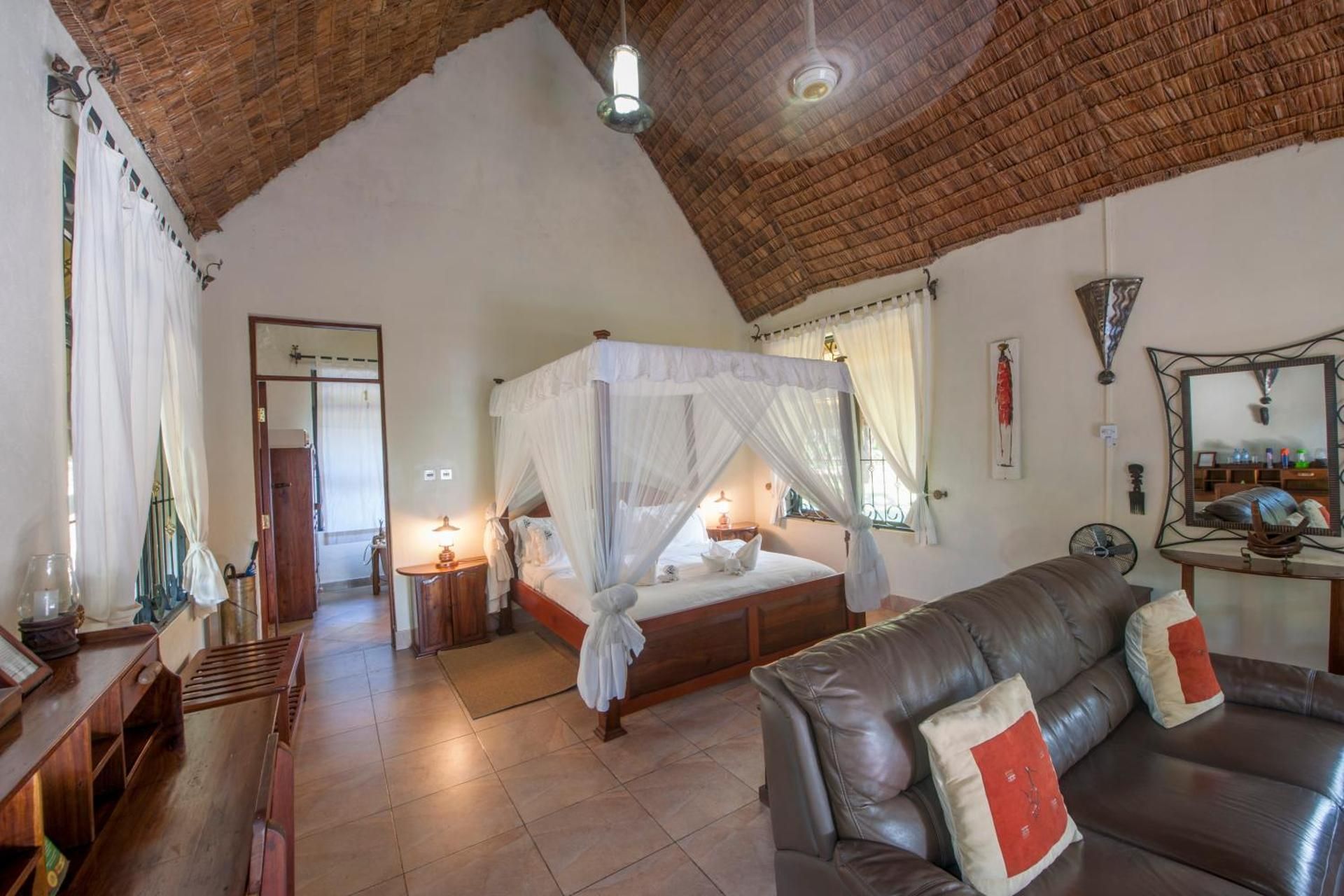 Serenity on the Lake Bungalow with Garden View