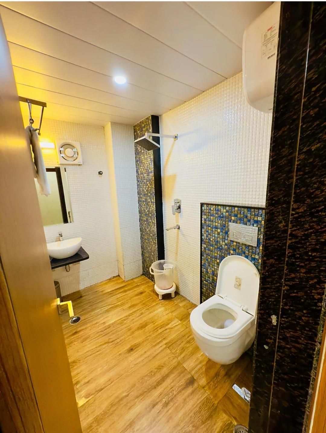 Hotel Shivalay Twin - Double and Single Bed 3