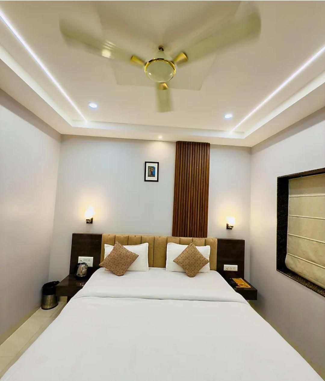 Hotel Shivalay Deluxe - 1 King Bed 2