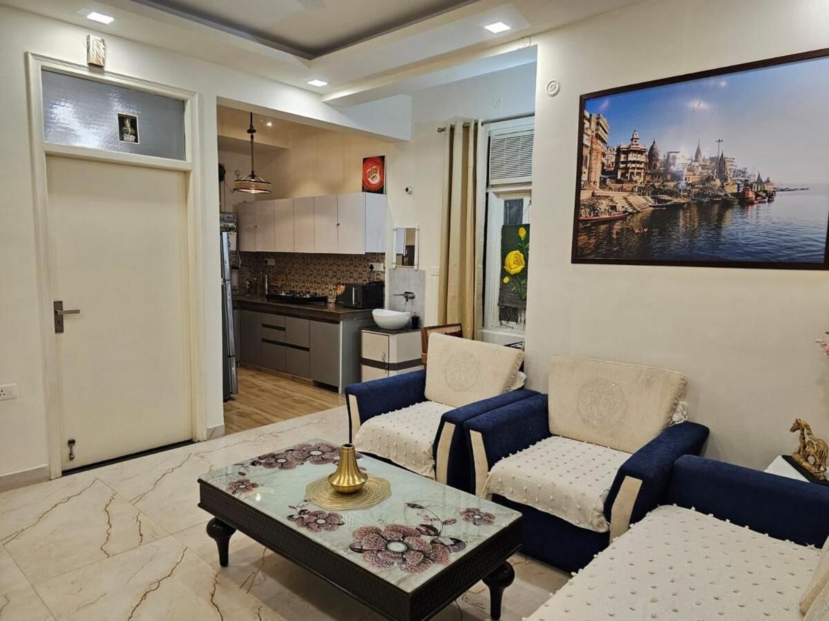 Shared lounge/TV area