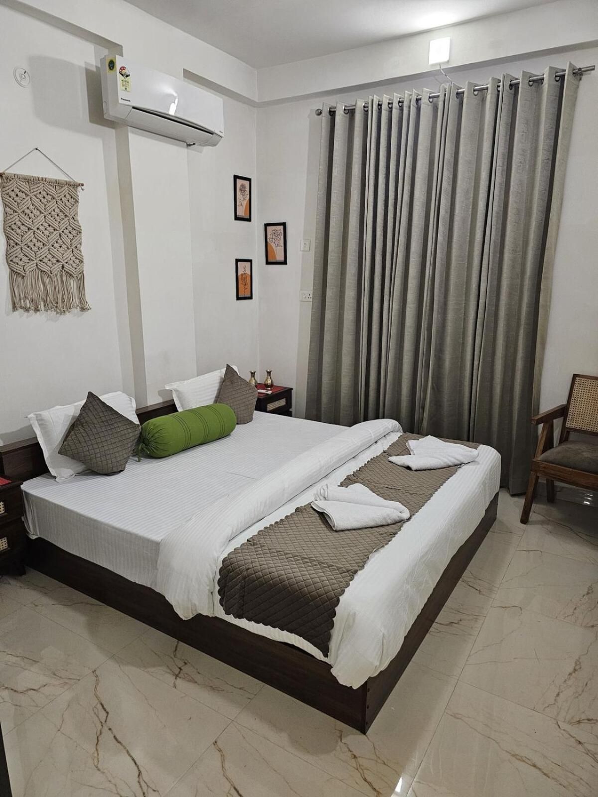 GangaGhat 2 BHK Apart Near Kashi Vishwanath Temple home  3