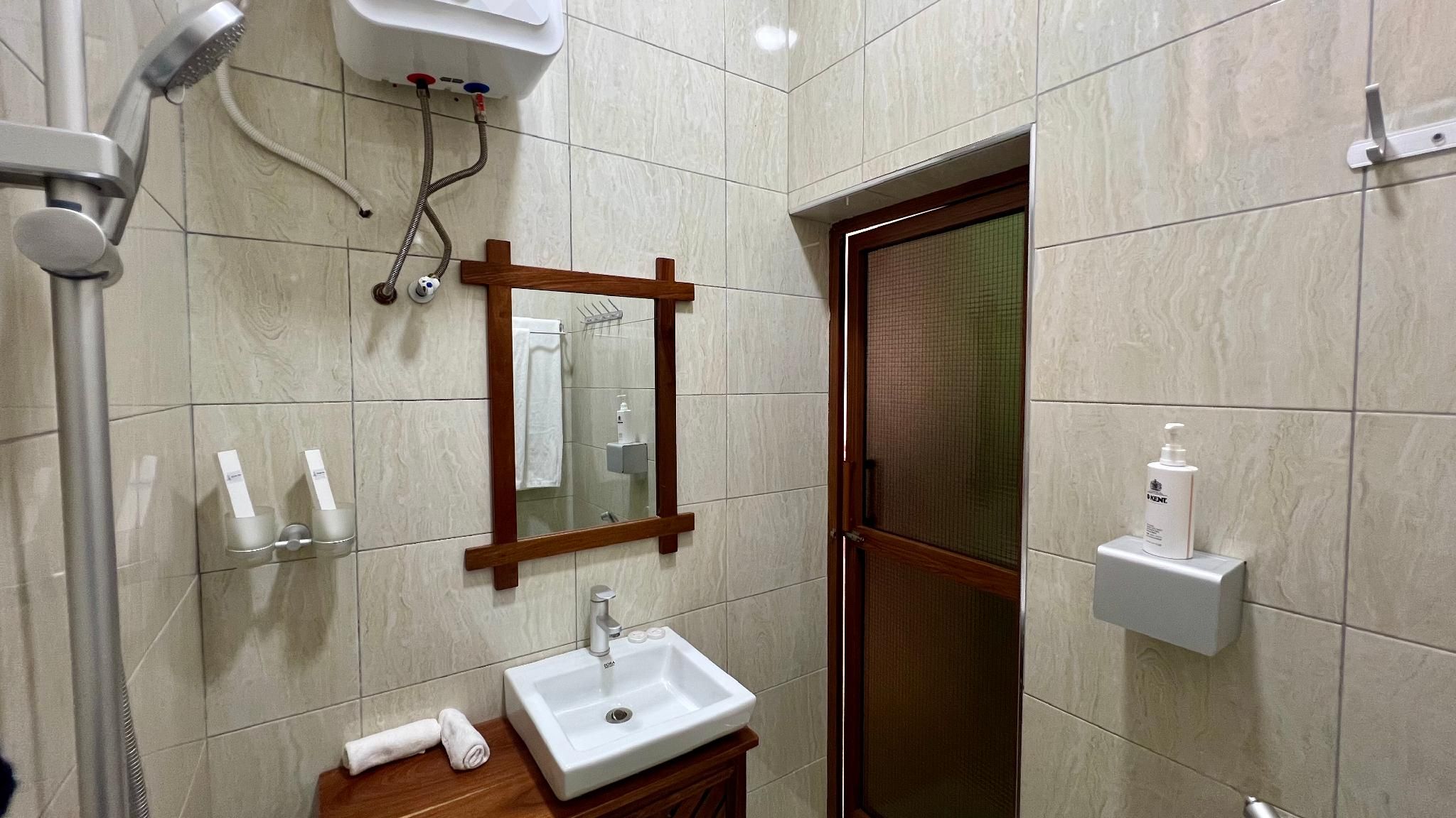 Skylark Hotel Deluxe 3