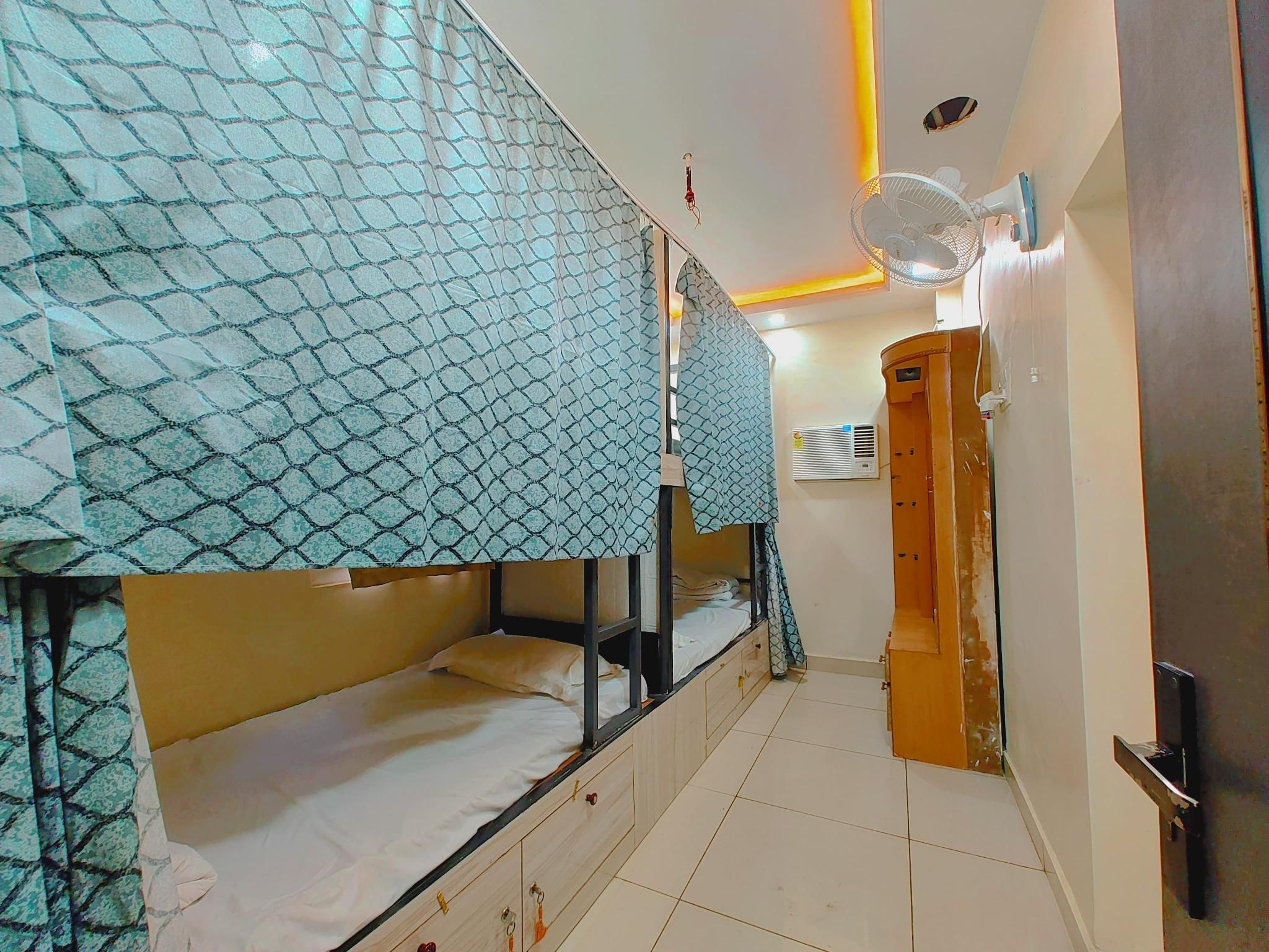 Western Stay Inn 15 Mints Walking From Assi Ghat Family Dormitory