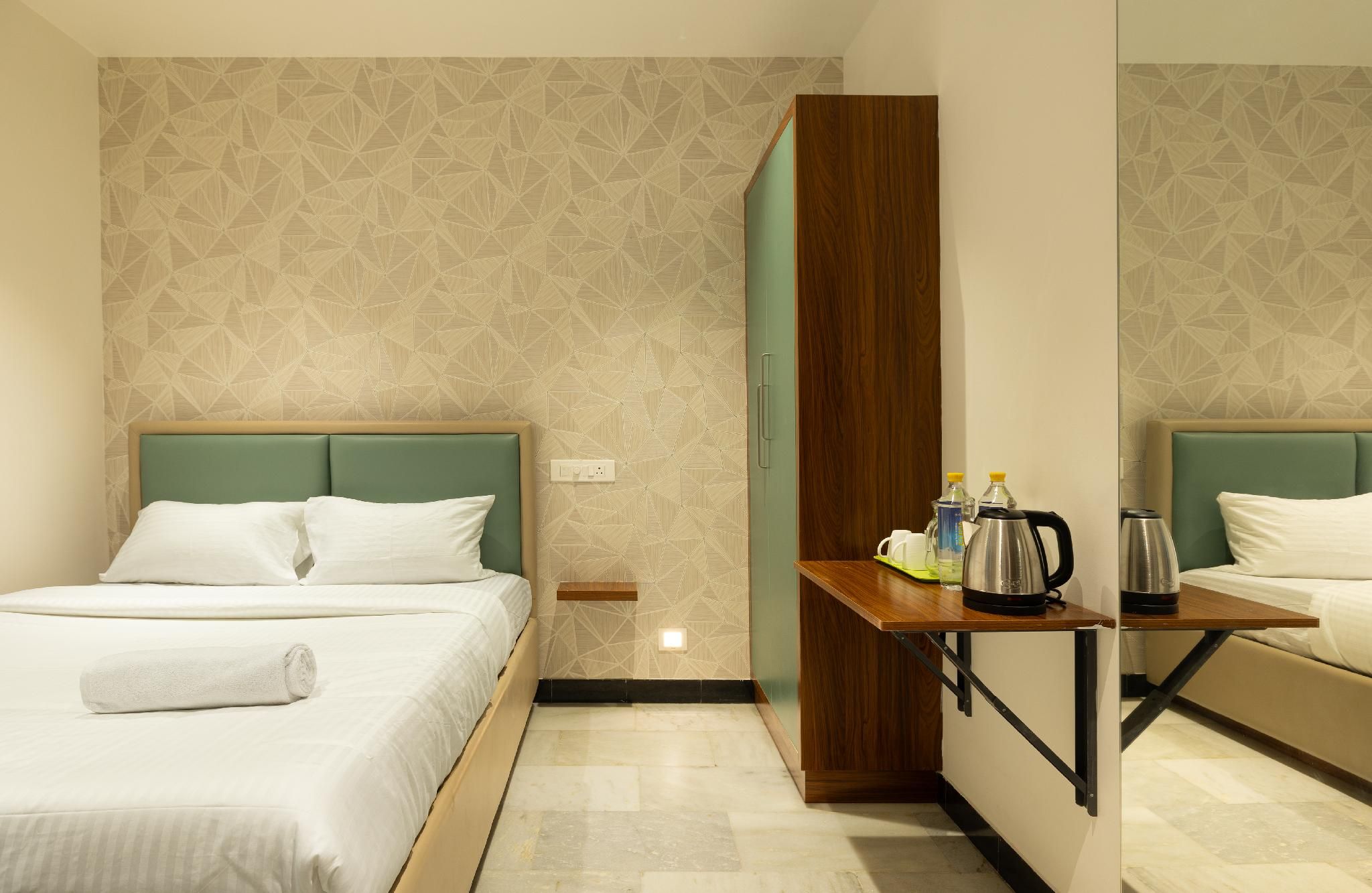 Sri Varee Residency - Near to KMCH Hospital and Coimbatore Airport  Deluxe