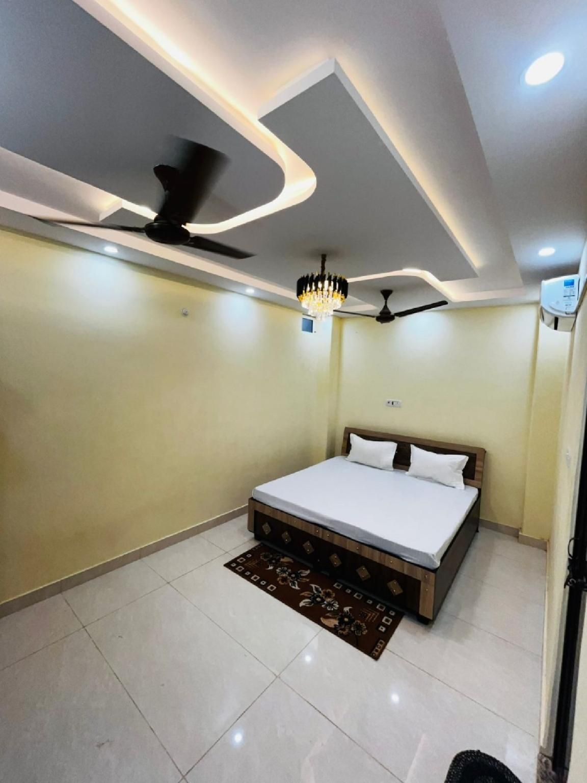 Goroomgo Kashi Residency Varanasi - Near Assi Ghat Double Bed Room With Air conditioning