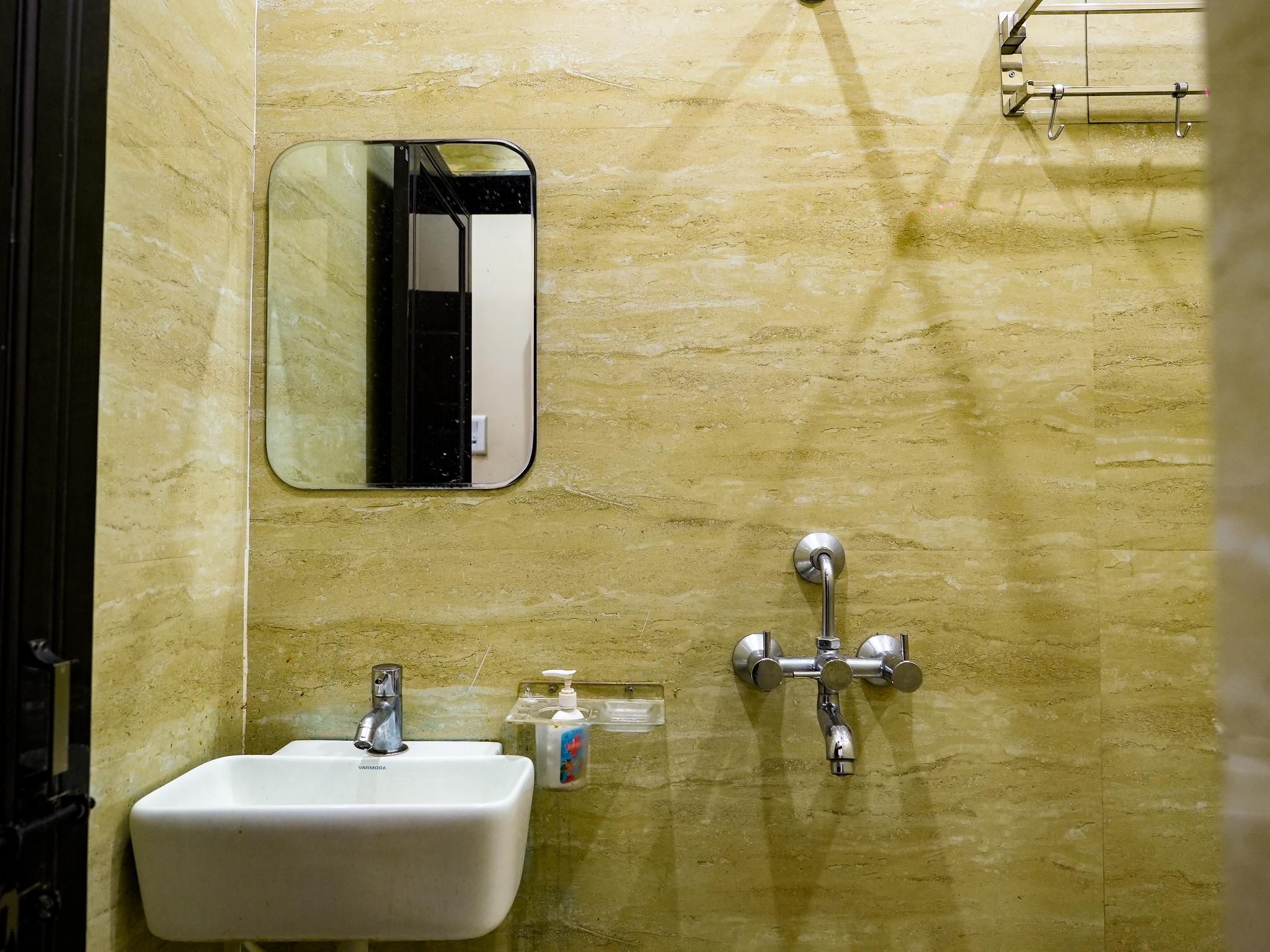 Sun High Stay Luxury Guest House Deluxe Room 3