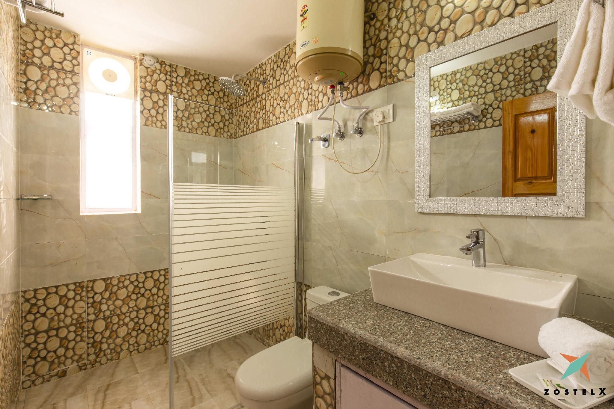 Zostel Homes Theog Deluxe Room with Balcony 3