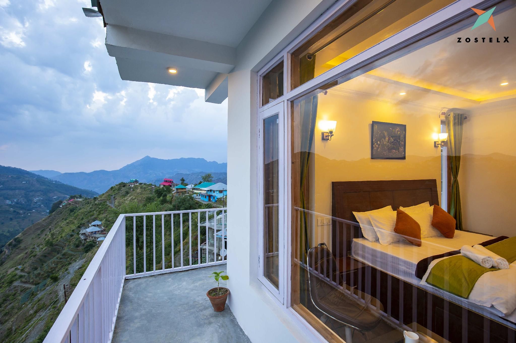 Zostel Homes Theog Deluxe Room with Balcony 2
