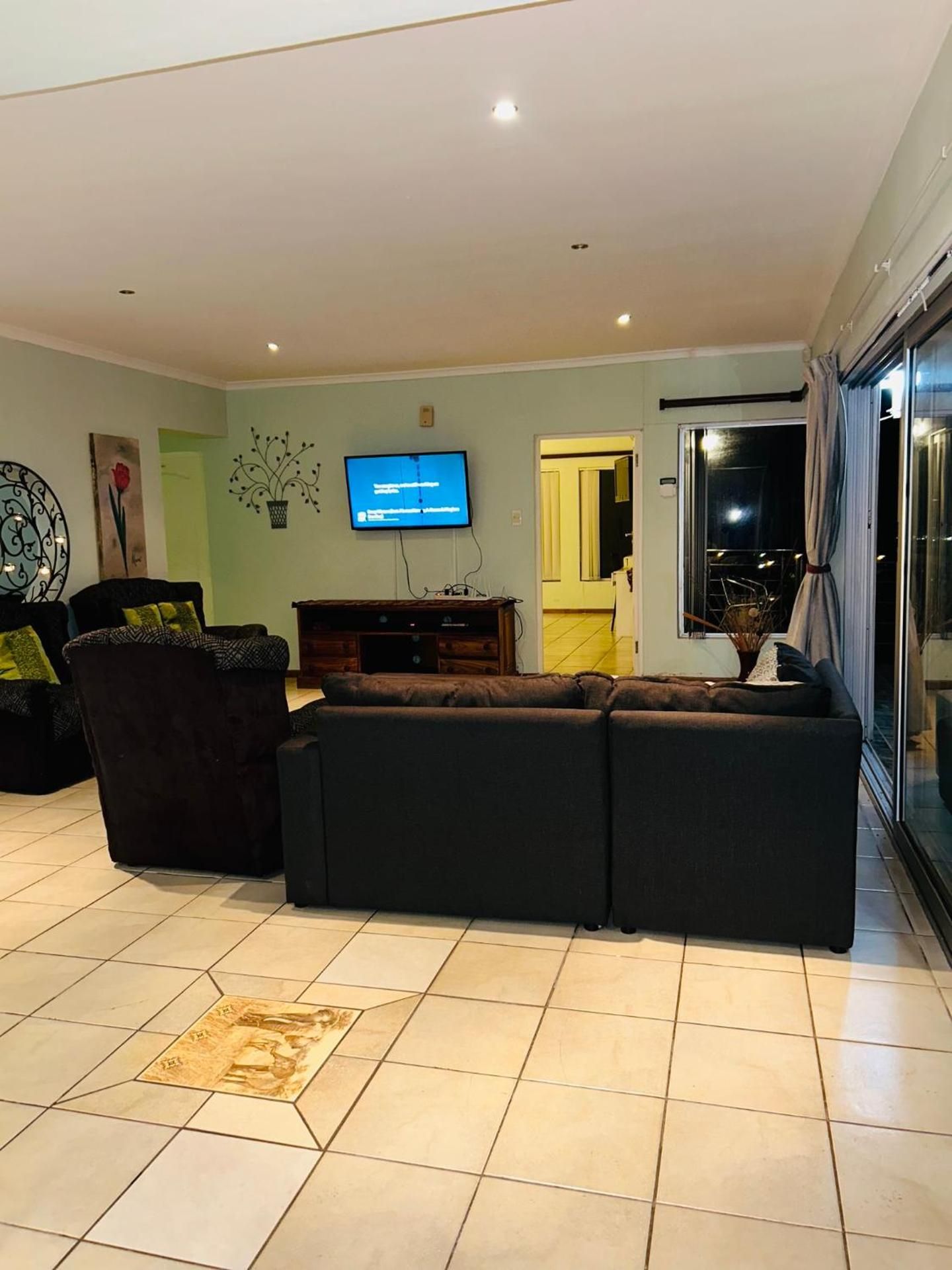 Shared lounge/TV area