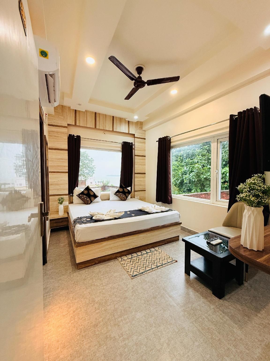 RUDRA GANGA HOTEL Ganga View Room 2