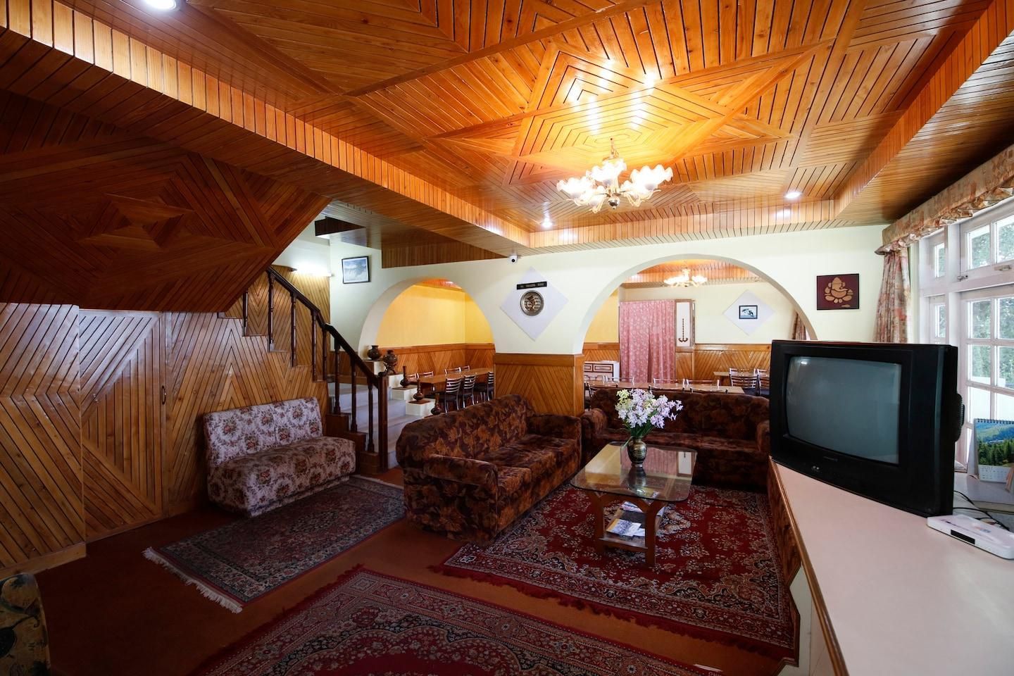 Shared lounge/TV area