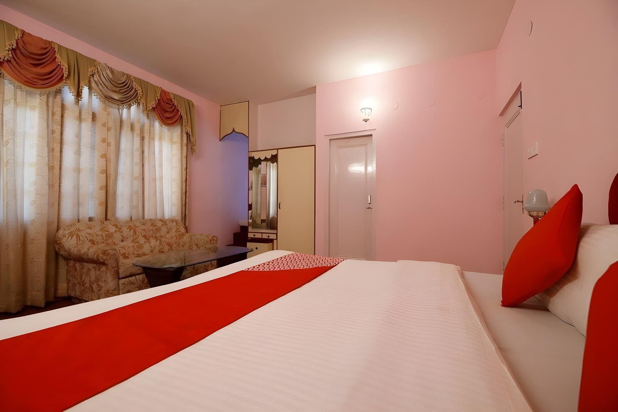 Hotel Oakwood Chail Deluxe Room 2