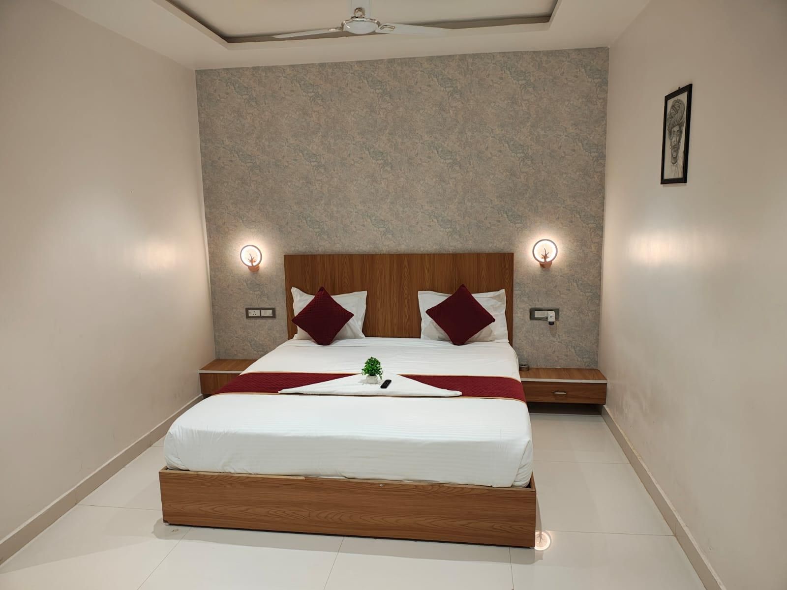 The Golden Palm Deluxe 2