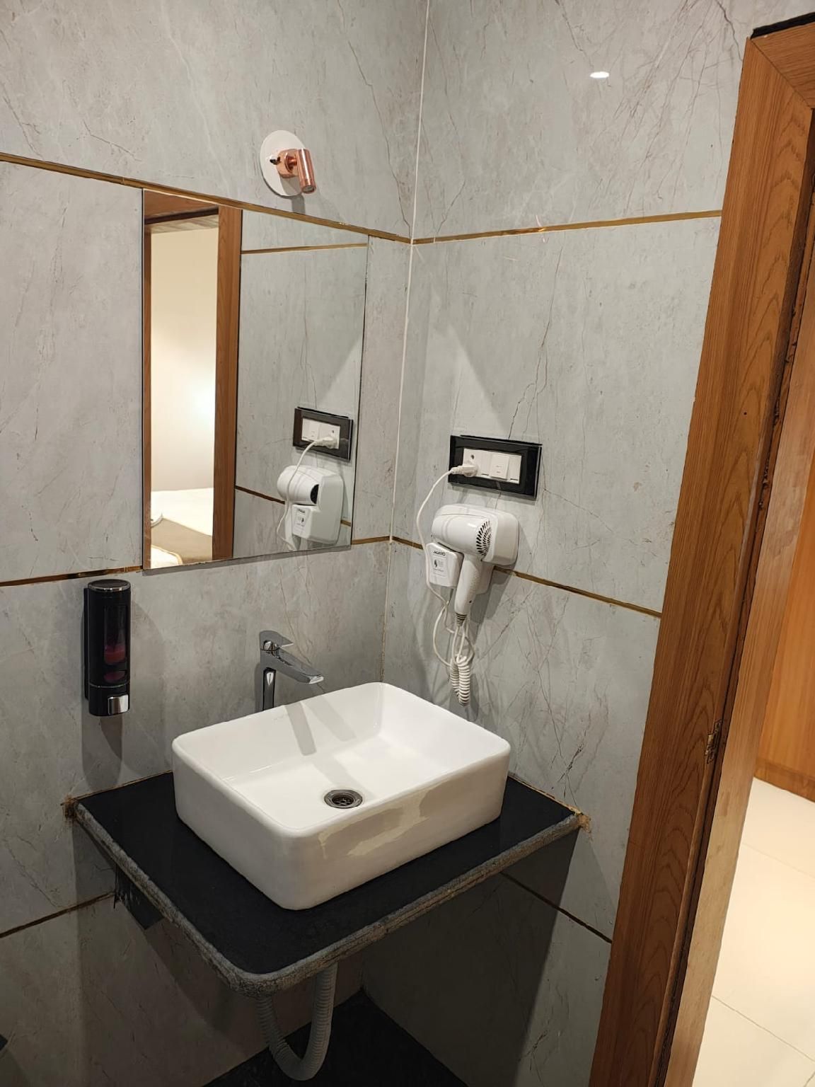 The Golden Palm Superior 3