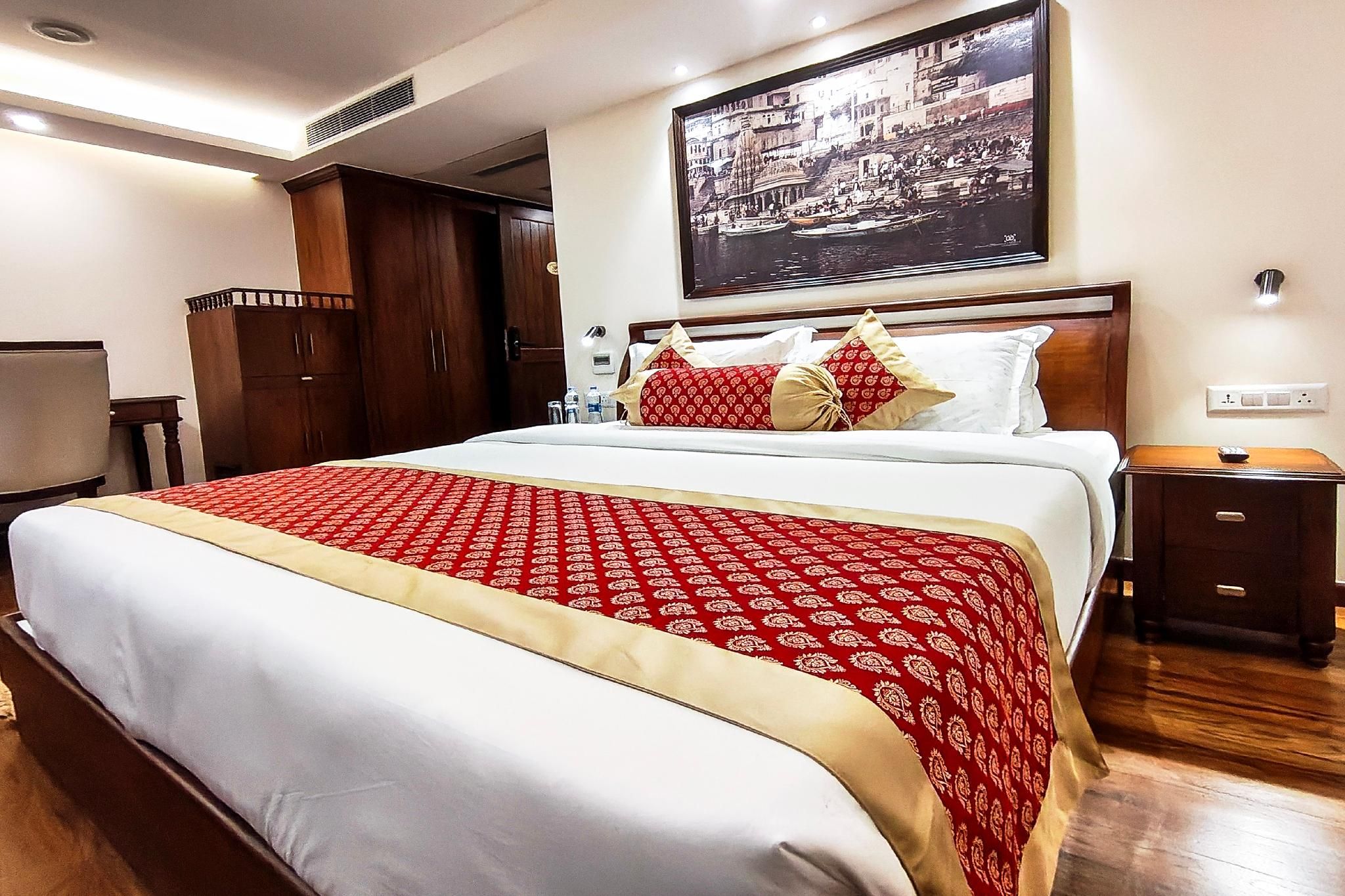 Deluxe Room (Ghat View)