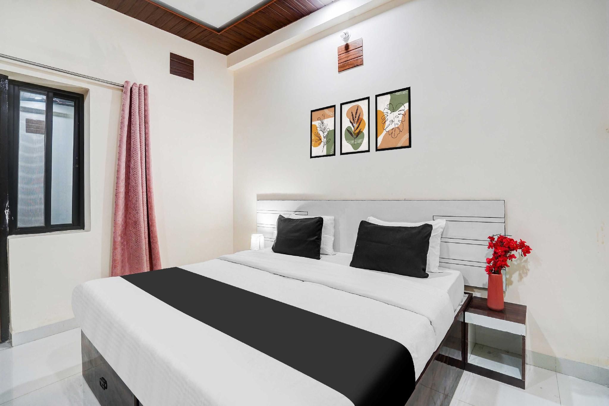 Collection O Convention Centre Indore Classic Triple Room