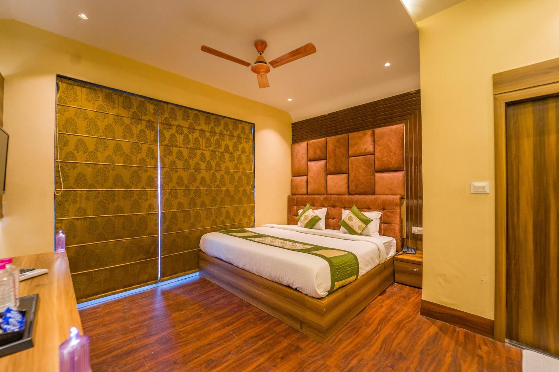 Shiv Rudraksh Resort with Ganges View Suite Room