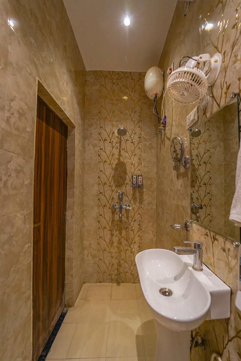 Shiv Rudraksh Resort with Ganges View Suite Room 2