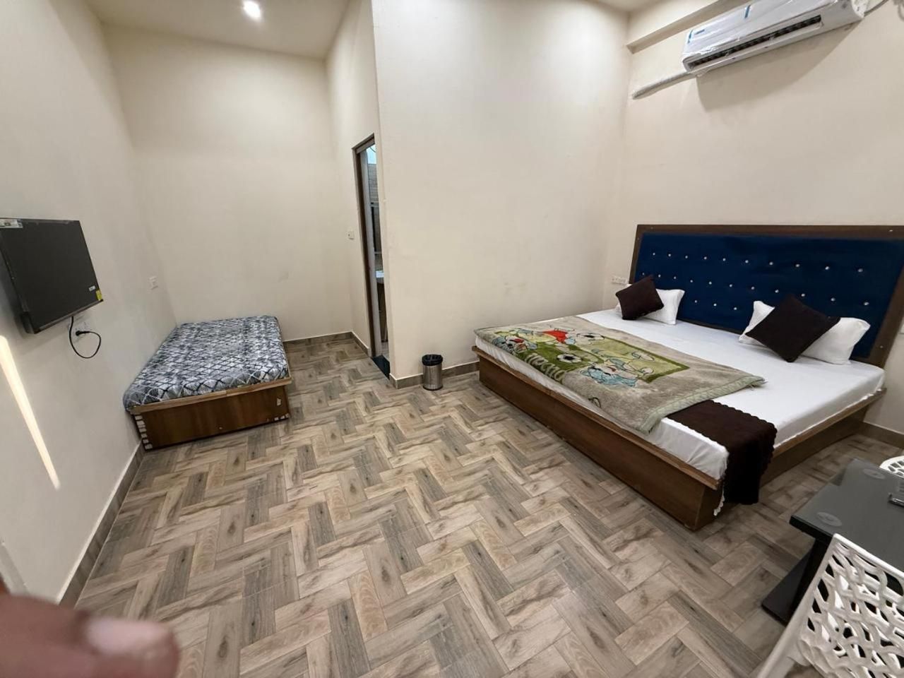 Triple - 1 Queen 1 Single