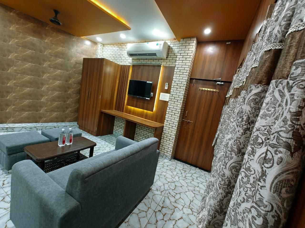 Shri Kailash Pati Guest House  Deluxe Twin Room Type A 4