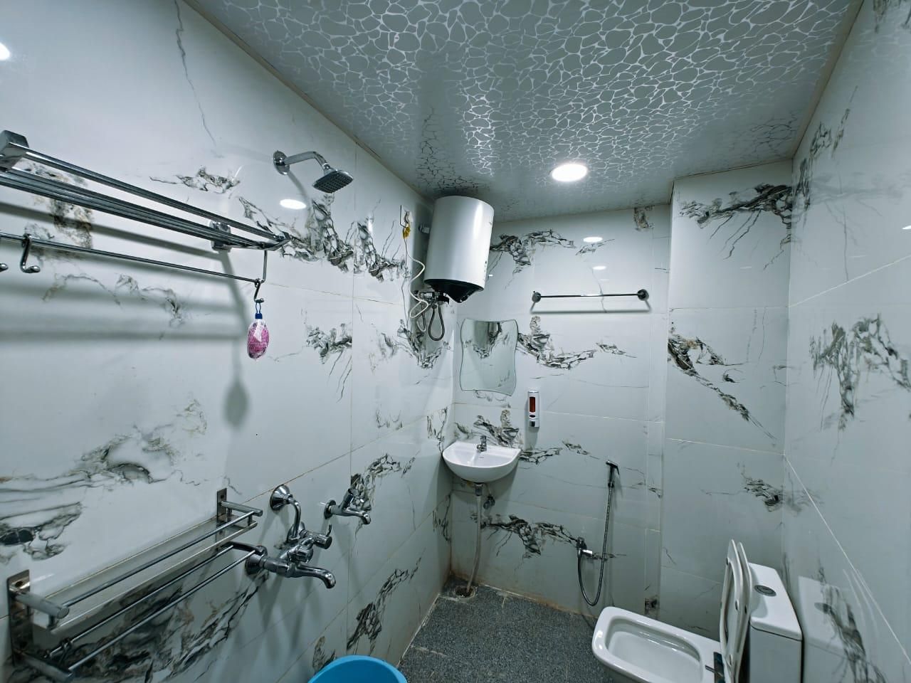 Shri Kailash Pati Guest House  Deluxe Twin Room Type A 5