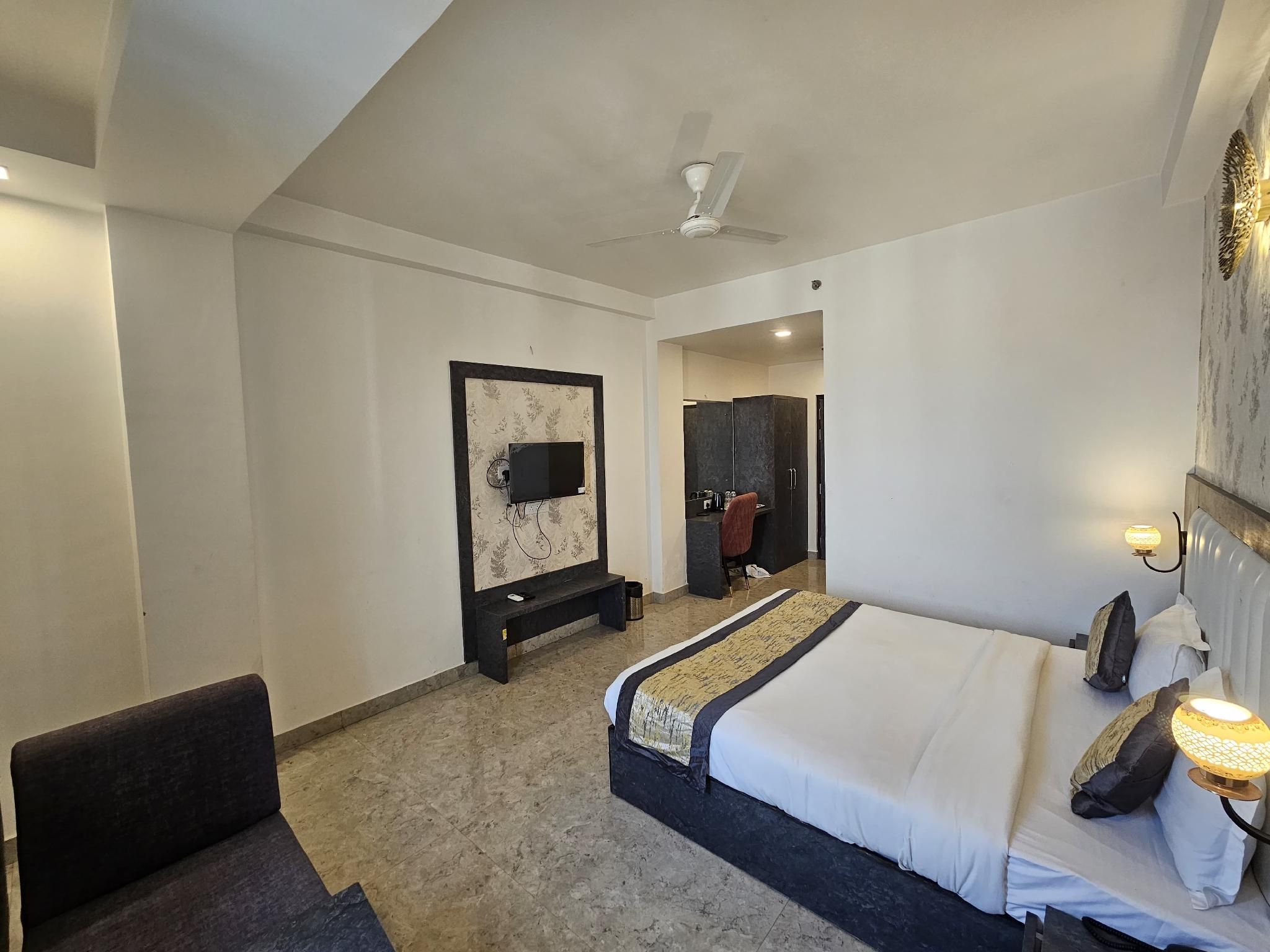 Deluxe Double or Twin