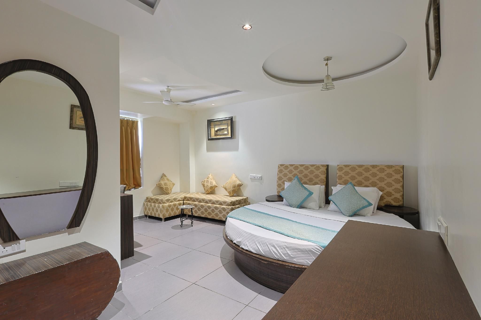 Round Bed Room