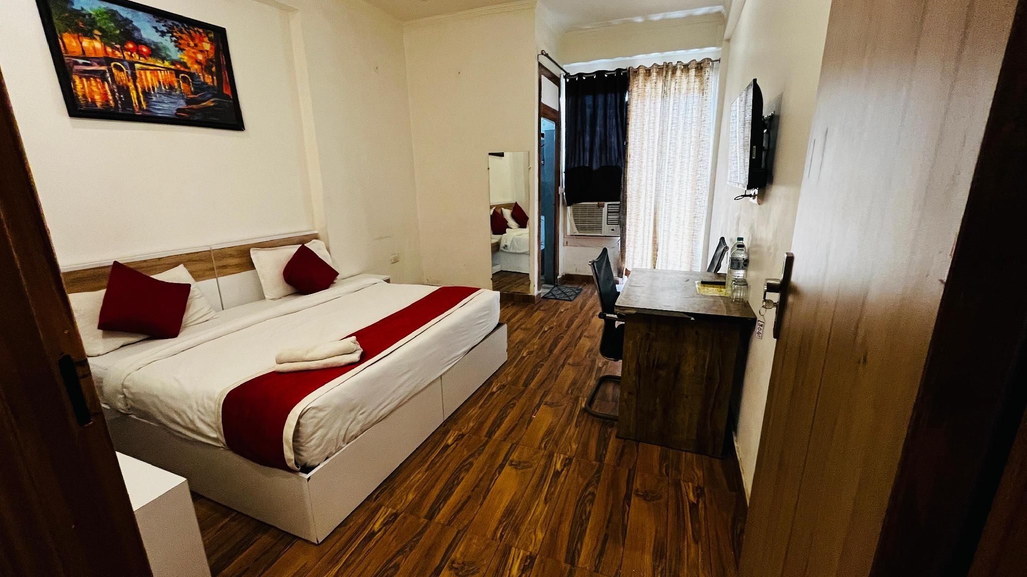 Hotel vivaan by blue shine hospitality  Deluxe Double or Twin 3