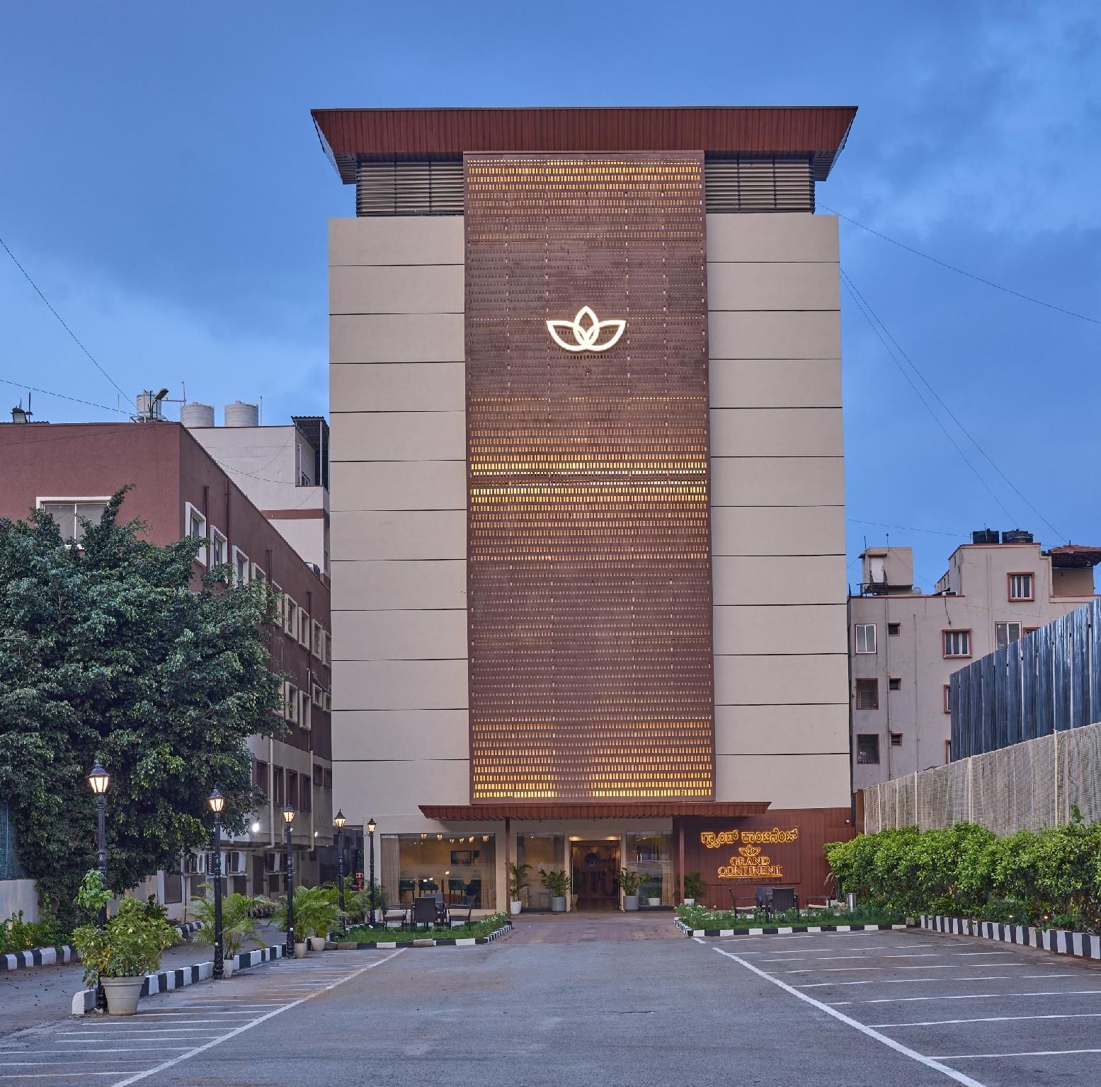 Grand Continent Brookefield - A Sarovar Portico Alliliate Hotel