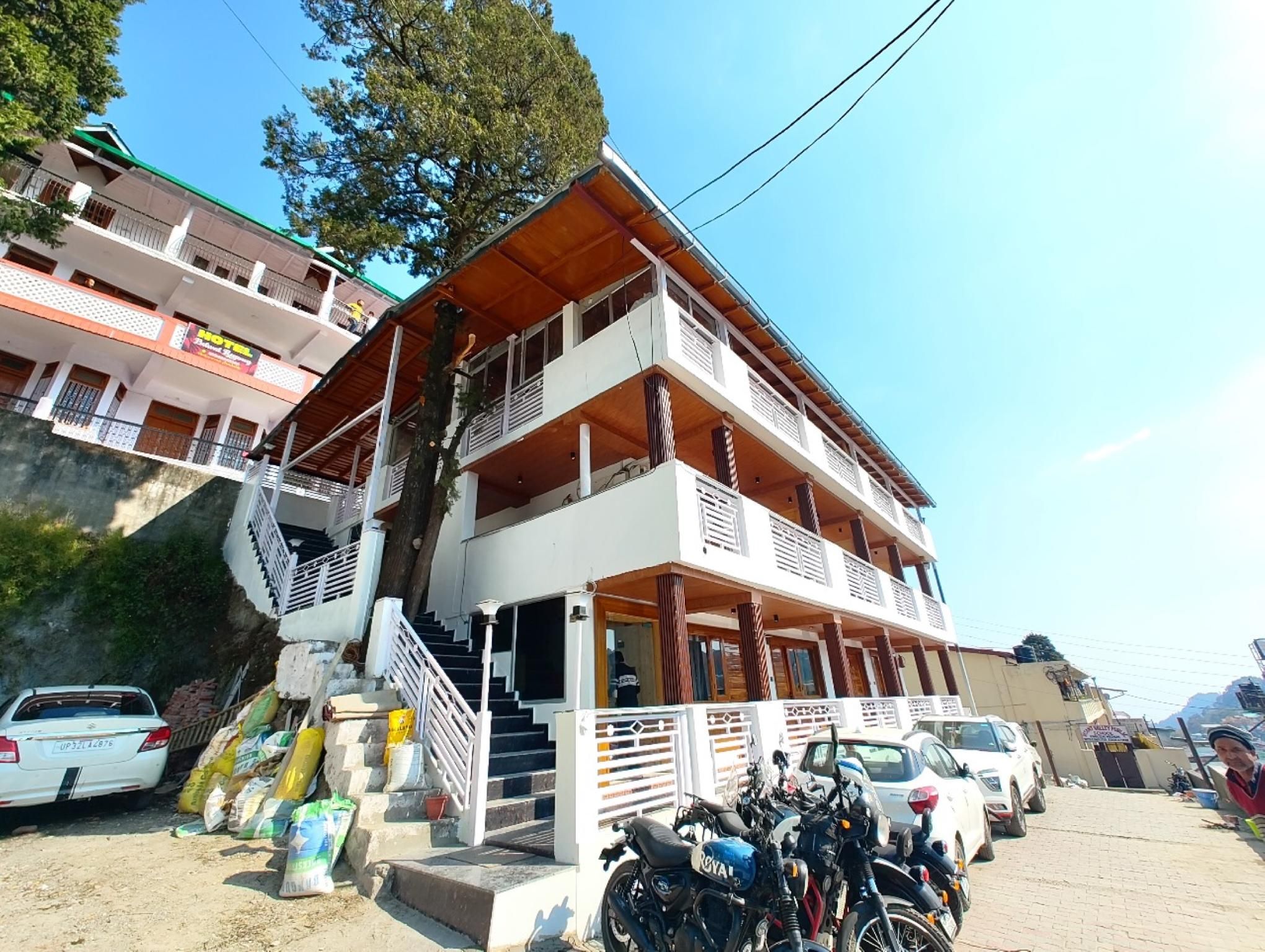 Goroomgo Sangeeta Paradise Mall Road Nainital - A Premium Lake View Room from Balcony, Nainital
