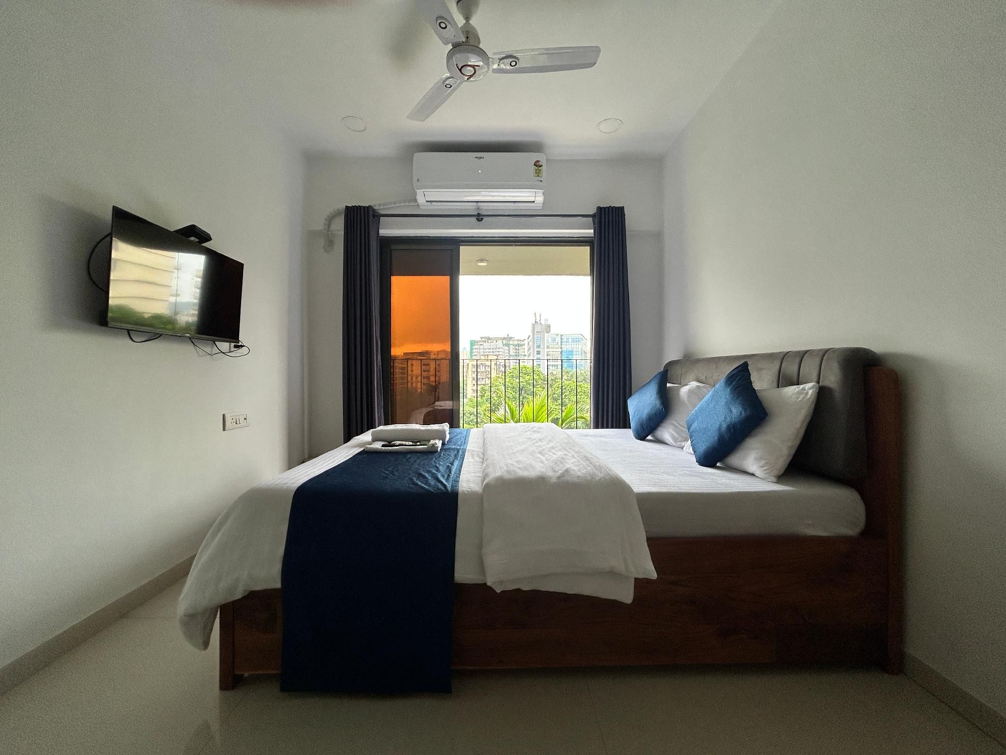 Double Room with Private Bath and Toilet