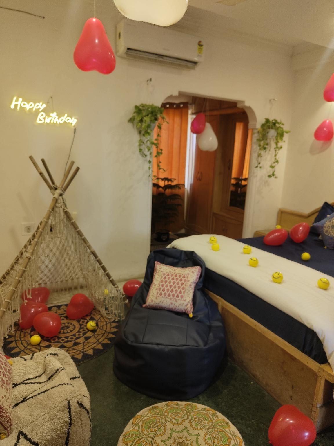 Area 369 Deluxe Room 2