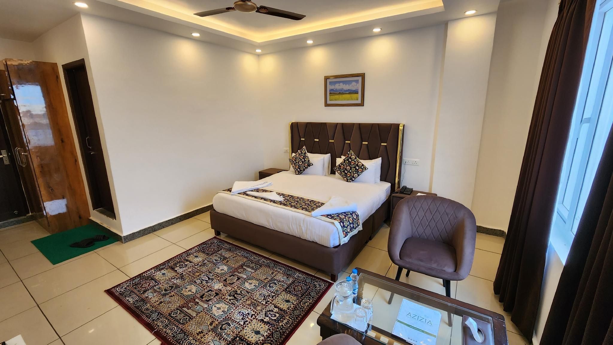 Azizia Inn Deluxe AC Room 2