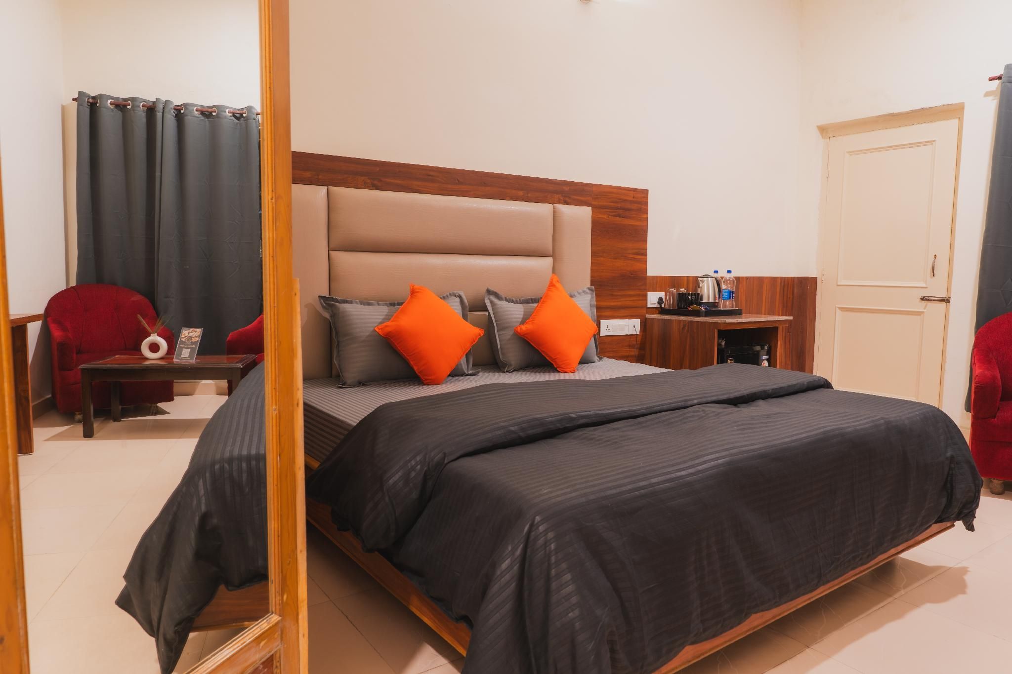 Garden Room with Fan