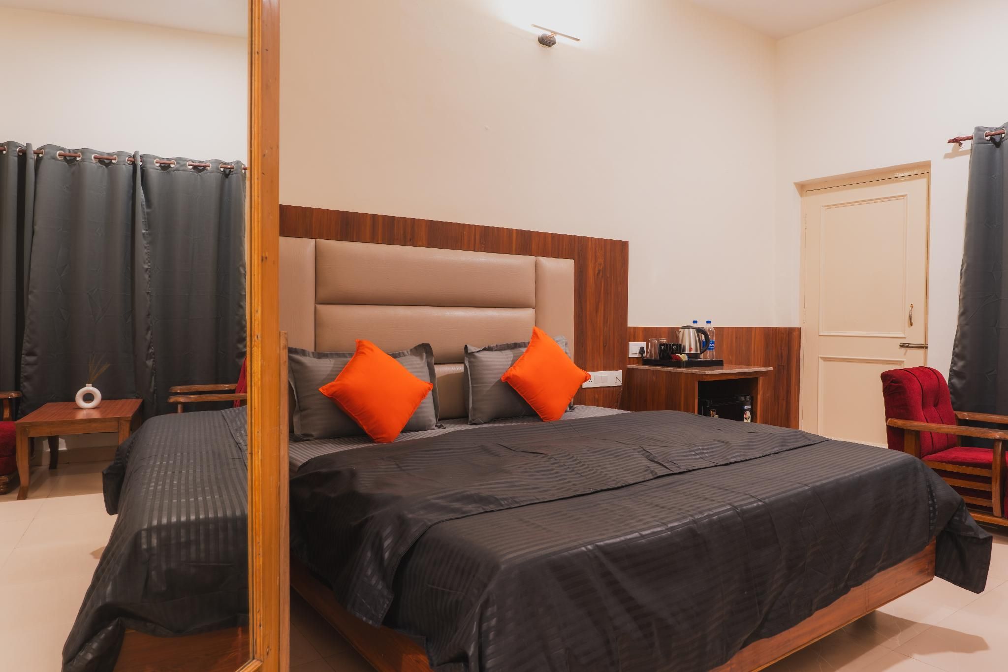 Garden Room with Fan