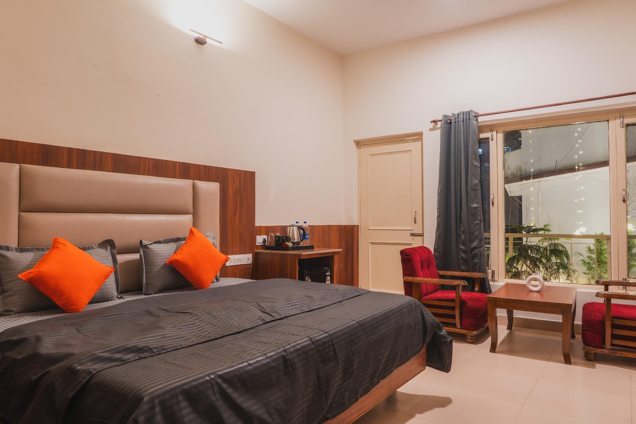 Garden Room with Fan