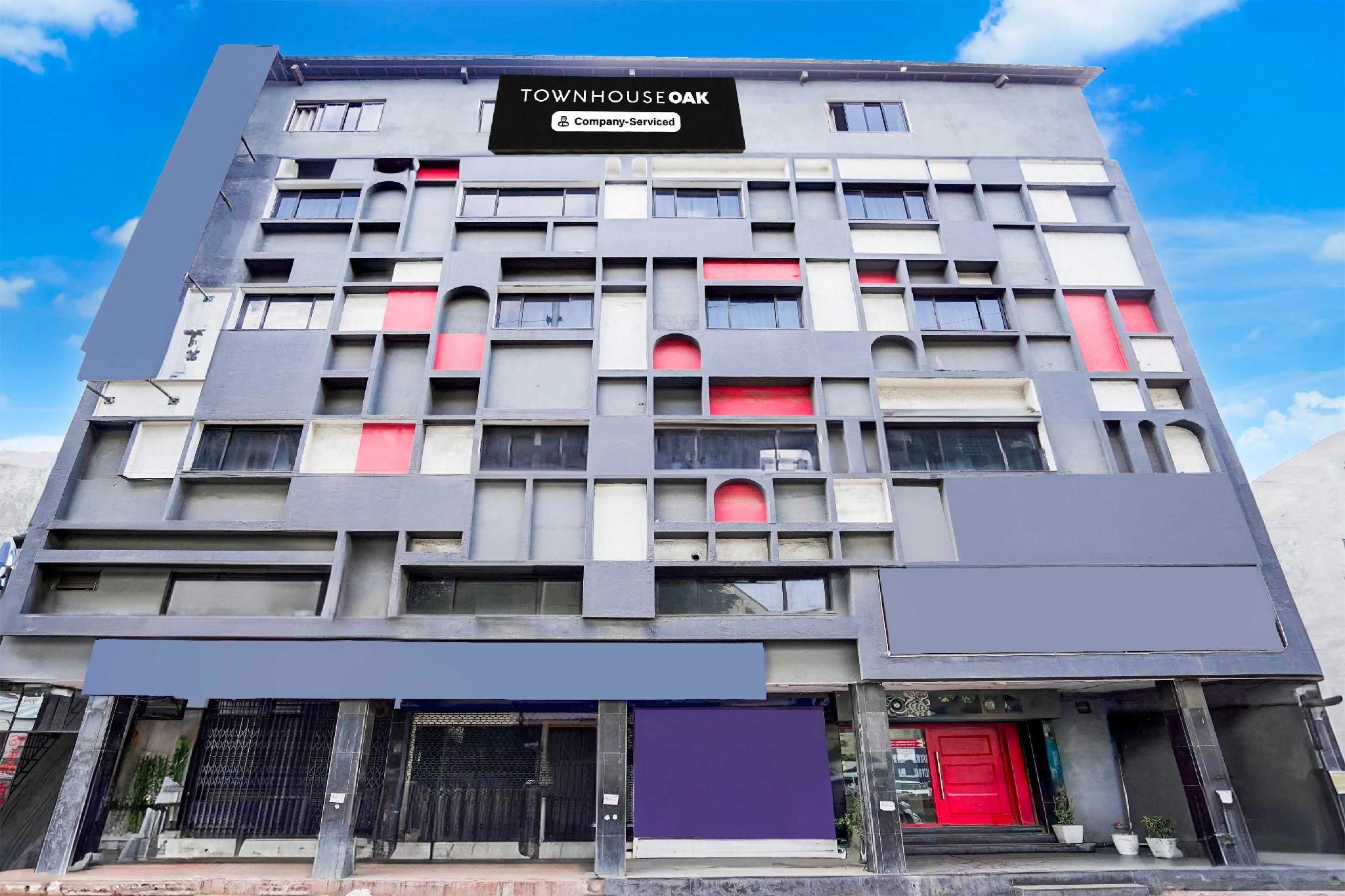 Townhouse Oak Dosar Vaishya Square Metro Station