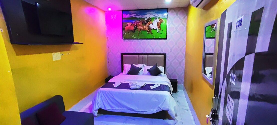 Hotel VD Choudhary DELUXE Family Room 4