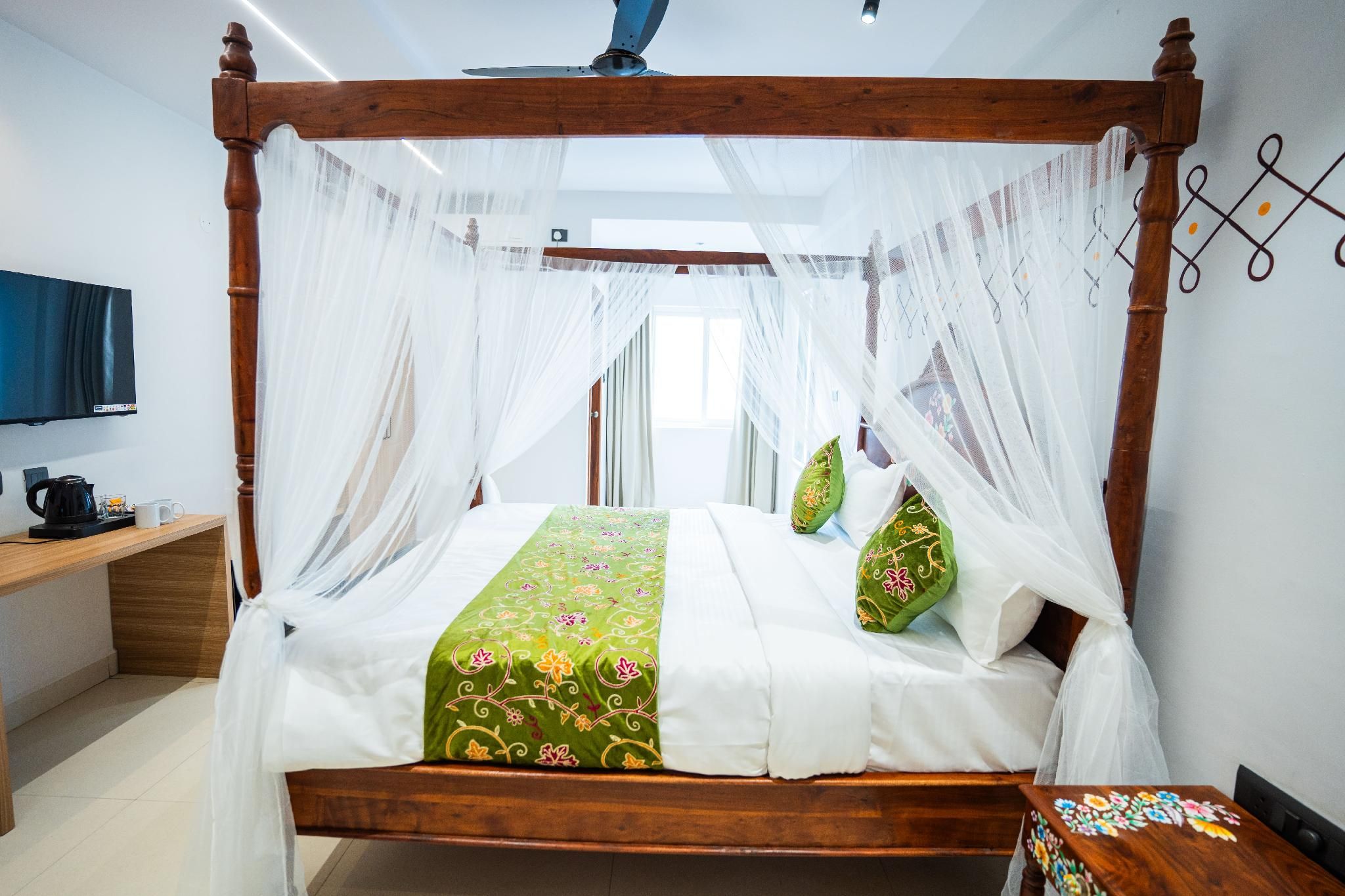 Hotel Indiana Hitech City Deluxe King Room - City View 2