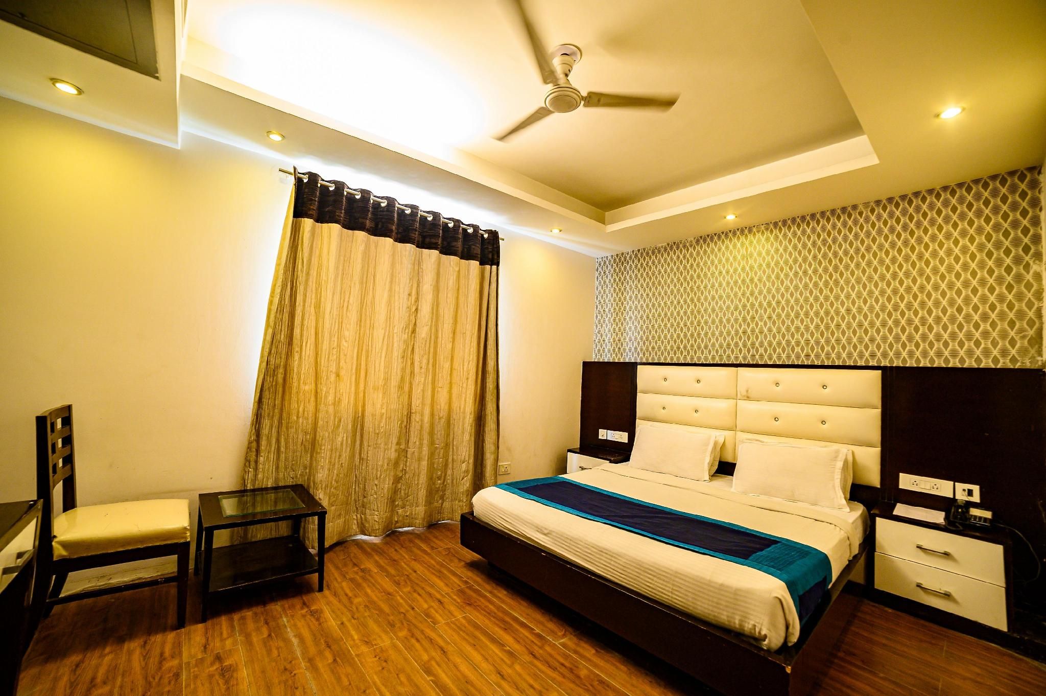 Hotel Rajpath Residency Ghaziabad Deluxe Room