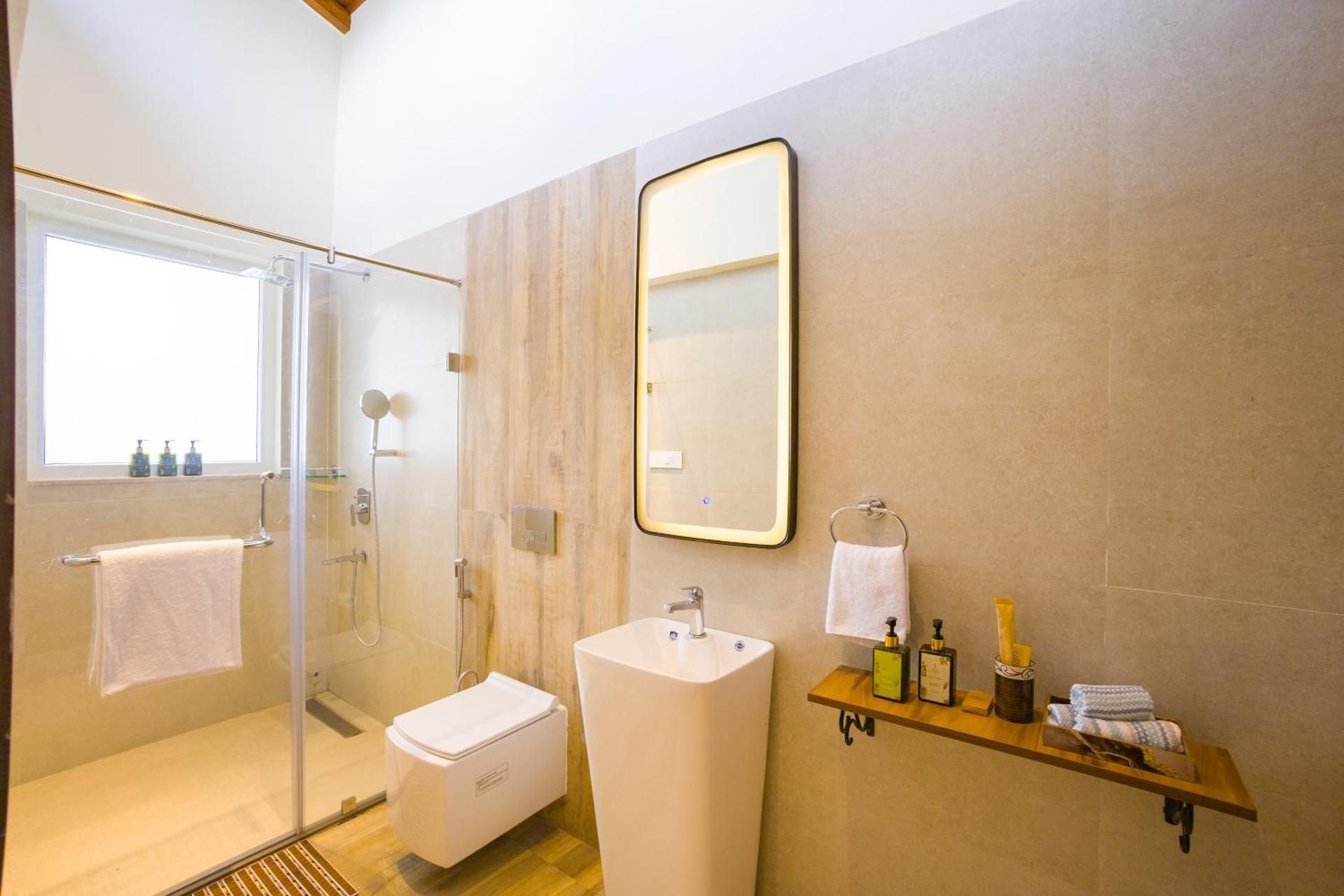 ELIVAAS 2 BHK With Lake View -Antarmann Casa Ember Private Villa 2