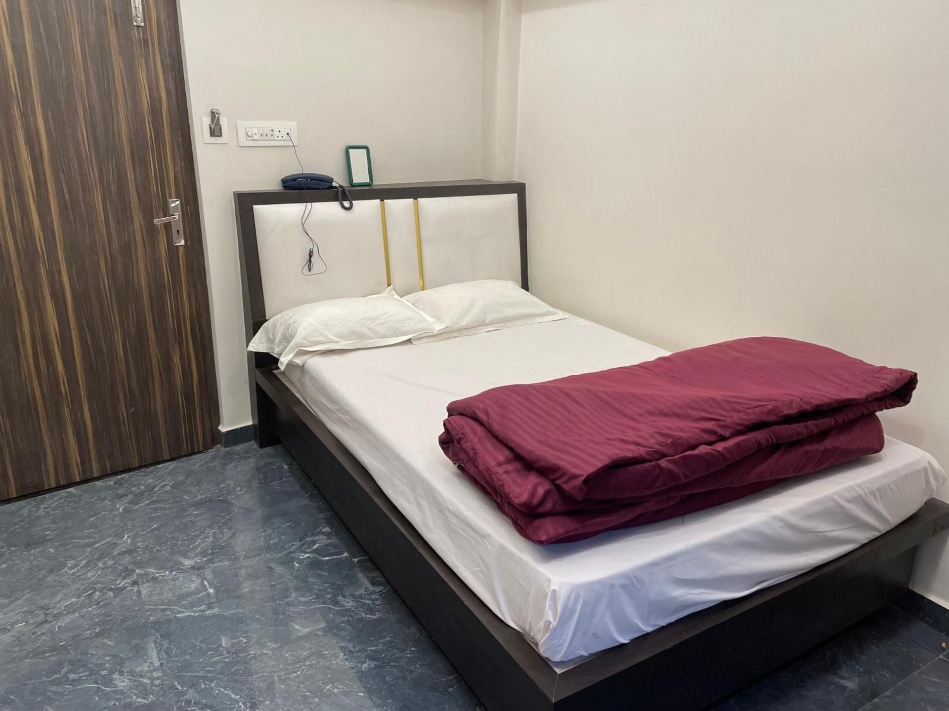 India Hotel and Restaurant Standard Double Room with Shared Bathroom