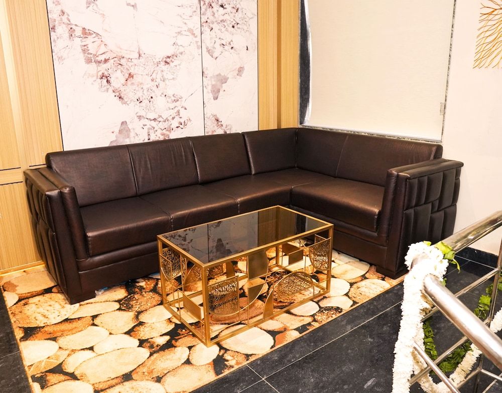 Check-in/check-out kiosk